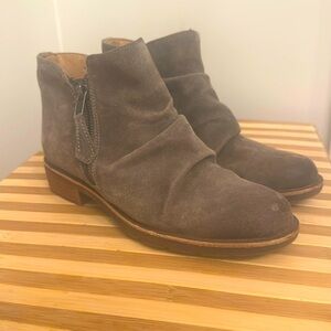 Aqua Soft Taupe Ankle Boots with Relaxed Suede with side zipper size 6.5